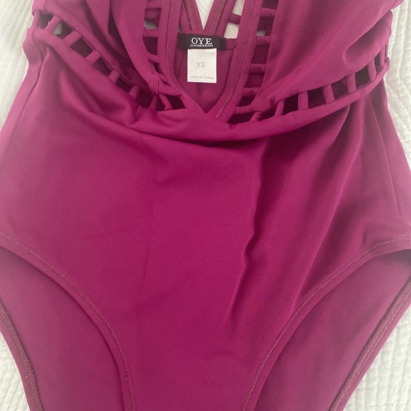 Oye swimwear Ella plunging one piece size Xs perfect condition worn once - Picture 4 of 4